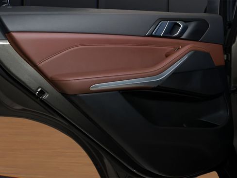 Used 2023 BMW X5 xDrive40i w/ M Sport Package image 28