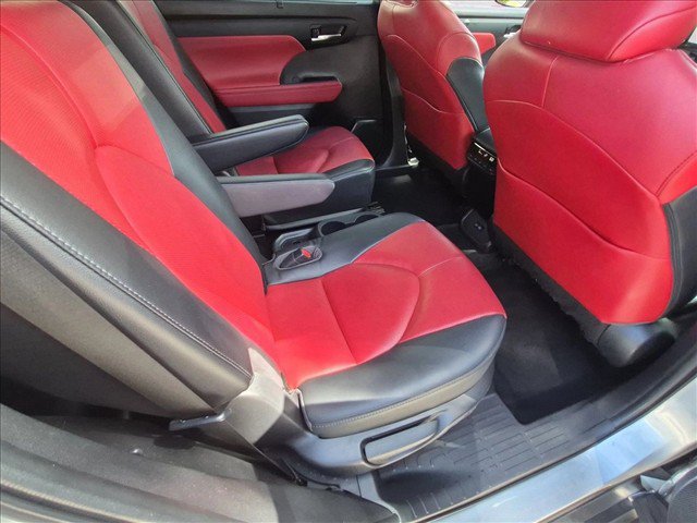 Used 2022 Toyota Highlander XSE FWD image 21