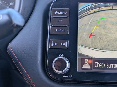 Used 2021 Nissan Kicks SR w/ Interior Electronics Package FWD image 16