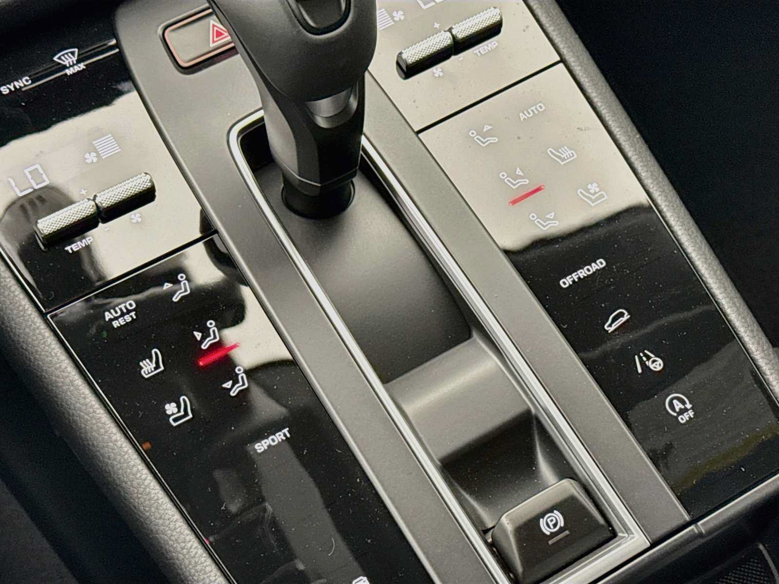 Used 2026 Porsche Macan AWD/4WD image 21