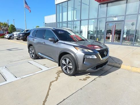 Used 2022 Nissan Rogue SL w/ SL Premium Package image 2