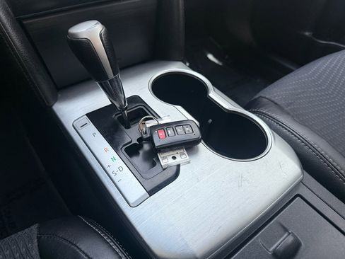 Used 2012 Toyota Camry SE image 24