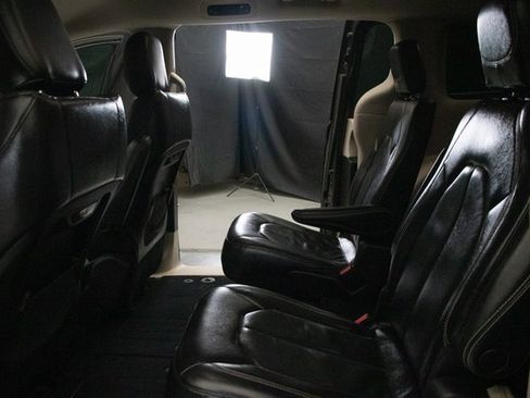 Used 2022 Chrysler Pacifica Touring-L image 22