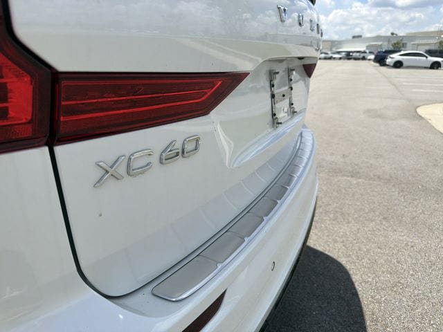 Used 2024 Volvo XC60 B5 Plus AWD/4WD image 38