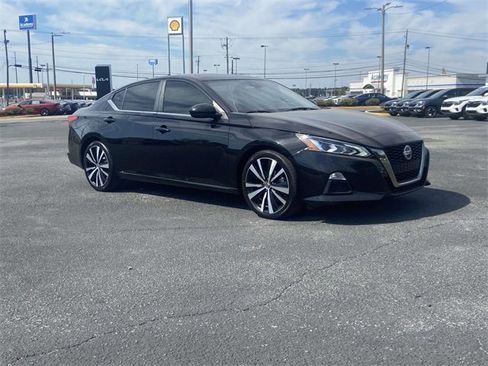 Used 2022 Nissan Altima 2.5 SR image 2