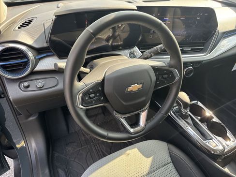 Used 2025 Chevrolet Trax LT w/ Driver Confidence Package image 18