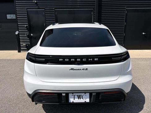Certified 2025 Porsche Macan 4S Electric image 9