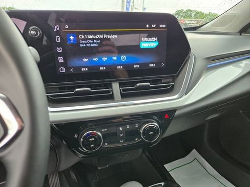 Used 2025 Chevrolet Trax LT w/ LT Convenience Package FWD image 20