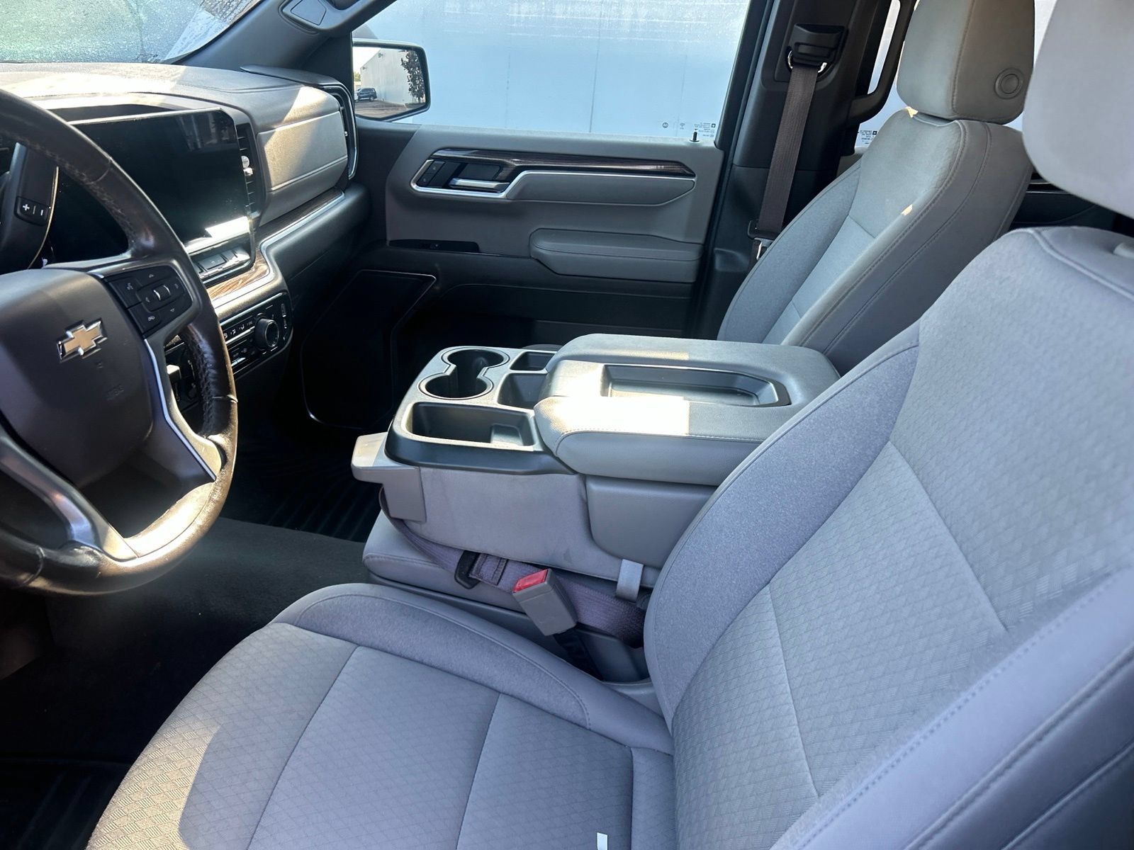 Used 2022 Chevrolet Silverado 1500 LT w/ Convenience Package II AWD/4WD image 4