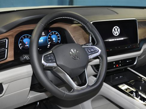 New 2026 Volkswagen Atlas SE image 2