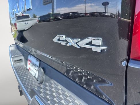 Used 2025 RAM 1500 Laramie AWD/4WD image 15