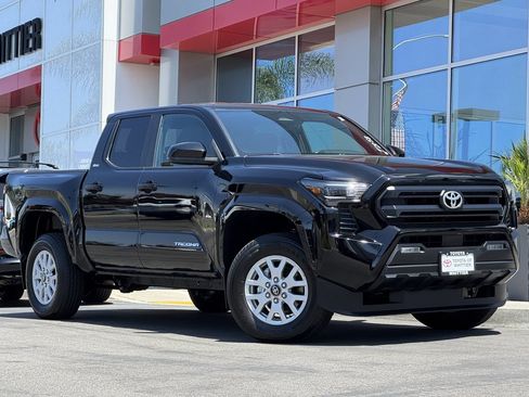 Certified 2024 Toyota Tacoma SR5 AWD/4WD image 2