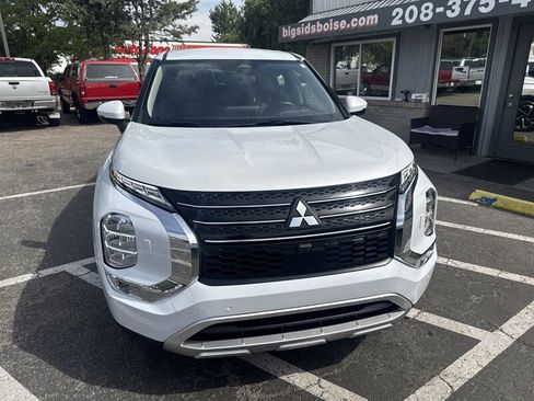 Used 2023 Mitsubishi Outlander SE AWD/4WD image 13
