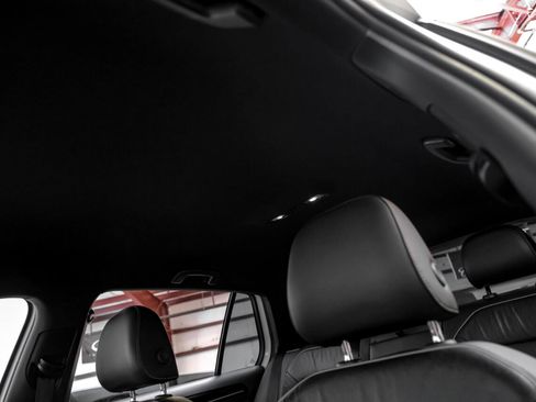 Used 2019 Volkswagen Golf R 4-Door image 25