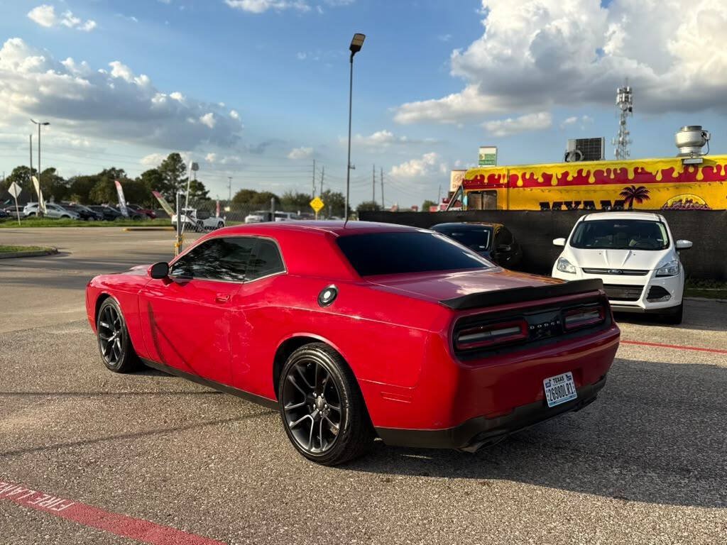 Used 2017 Dodge Challenger R/T Scat Pack w/ Leather Interior Group RWD image 17