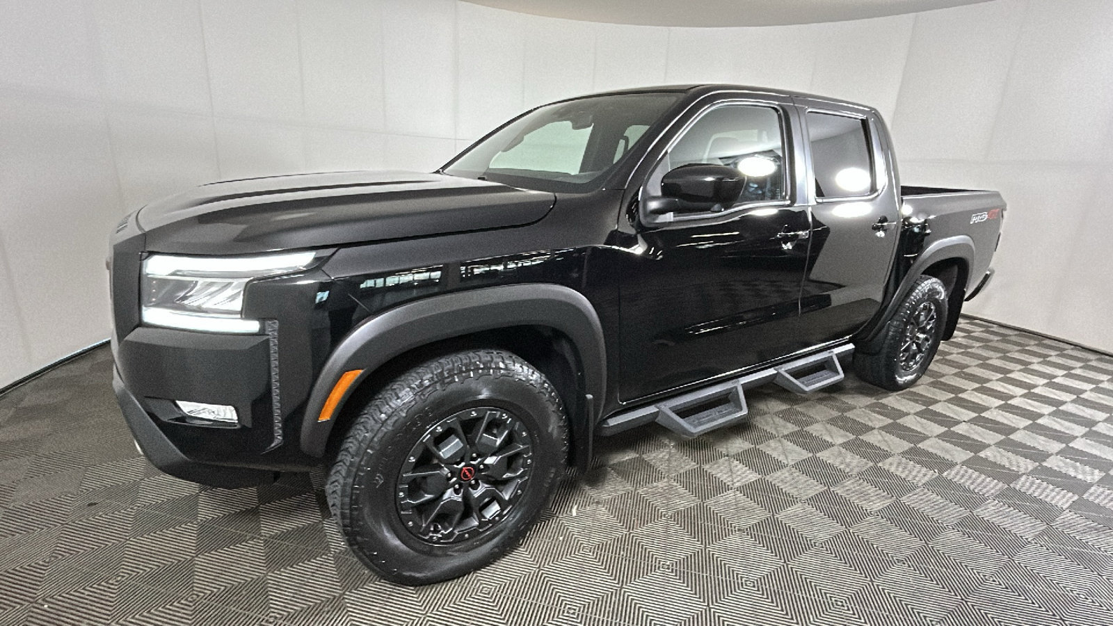 Used 2024 Nissan Frontier PRO-4X w/ Pro Premium Package AWD/4WD image 8