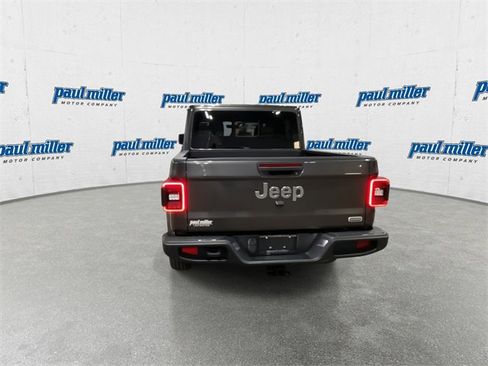 Used 2022 Jeep Gladiator Overland w/ Popular Equipment Package image 9