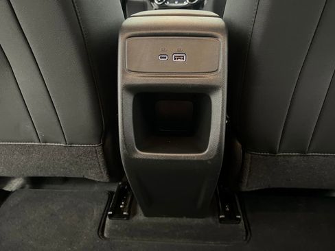 Used 2025 Chevrolet Trax LT w/ LT Convenience Package FWD image 21
