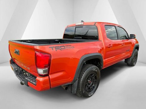 Used 2017 Toyota Tacoma TRD Off-Road AWD/4WD image 7