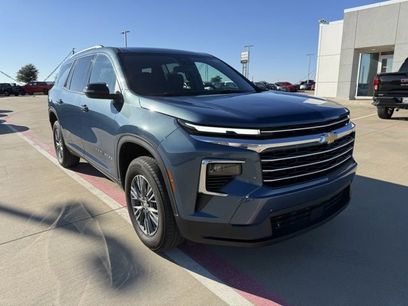 Used 2025 Chevrolet Traverse LT