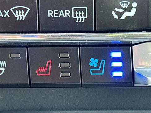 Used 2023 Ford F250 Lariat w/ Chrome Package image 25