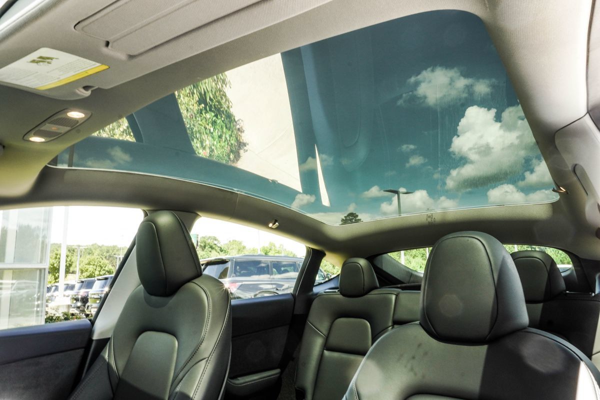 Used 2024 Tesla Model Y Long Range AWD/4WD image 33