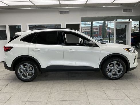 New 2026 Ford Escape ST-Line w/ Cold Weather Package image 4