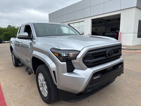 Used 2025 Toyota Tacoma SR5 AWD/4WD image 12