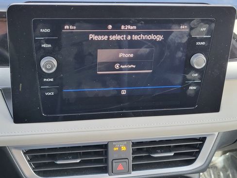 Used 2025 Volkswagen Taos SE AWD/4WD image 19