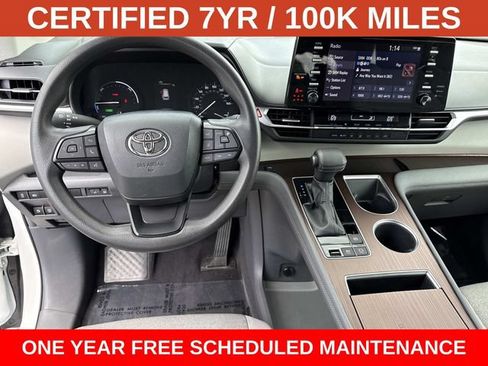 Used 2024 Toyota Sienna LE AWD/4WD image 17