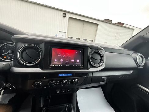 Used 2022 Toyota Tacoma TRD Sport AWD/4WD image 22