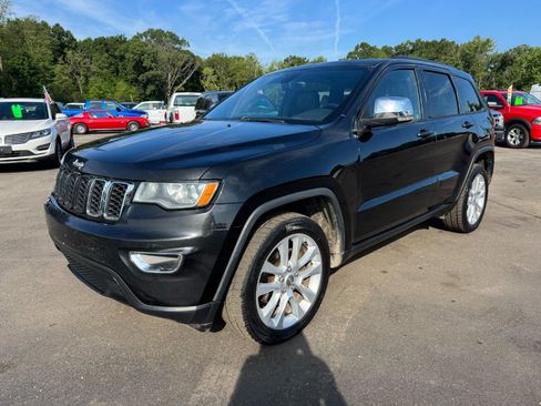 Used 2017 Jeep Grand Cherokee Limited AWD/4WD image 1