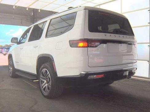 Used 2025 Jeep Wagoneer 4WD w/ Premium Group I image 4