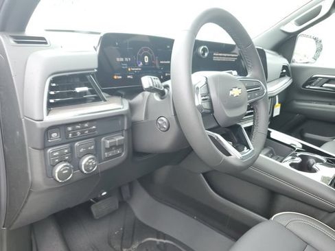 New 2026 Chevrolet Suburban Premier w/ Sun And Tow Package AWD/4WD image 19
