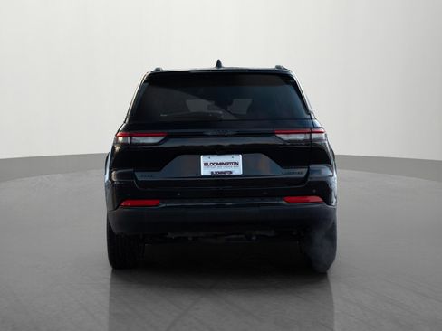 Used 2024 Jeep Grand Cherokee Limited w/ Black Appearance Package image 6