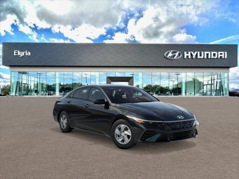 New 2026 Hyundai Elantra SE image 2