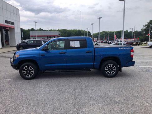 Used 2018 Toyota Tundra Limited w/ Limited Premium Package AWD/4WD image 11