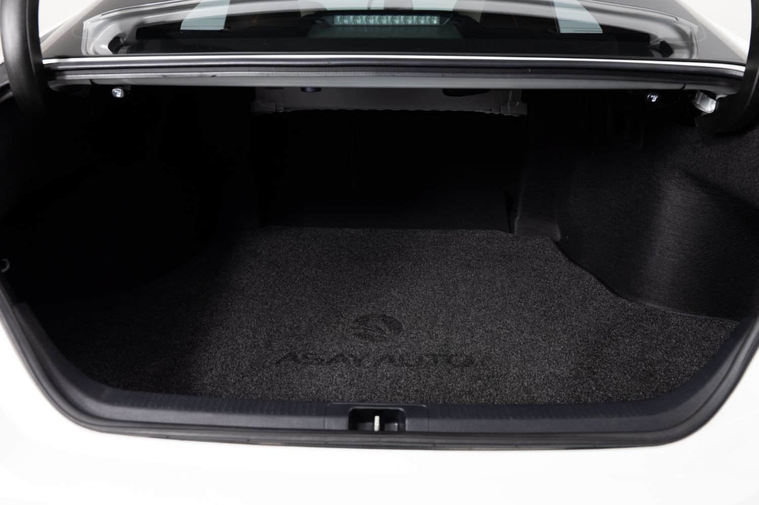 Used 2018 Toyota Camry XLE FWD image 19