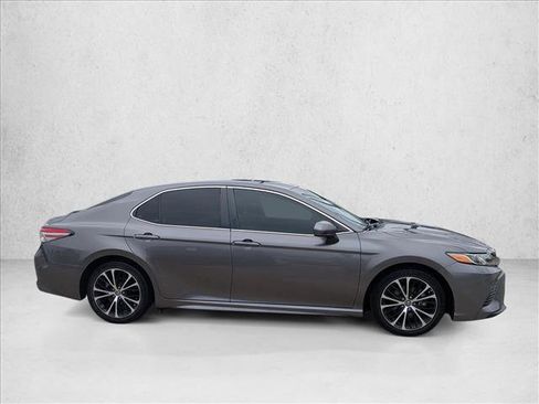 Used 2019 Toyota Camry SE FWD image 4