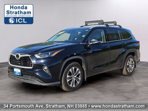 Used 2022 Toyota Highlander XLE AWD/4WD image 1