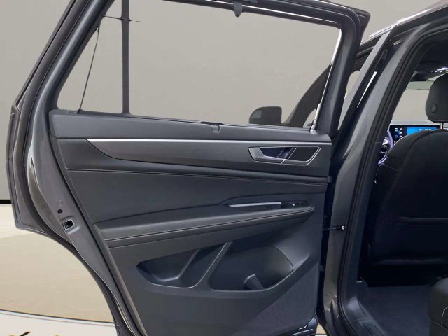 Used 2025 Volkswagen Atlas Cross Sport SE AWD/4WD image 29