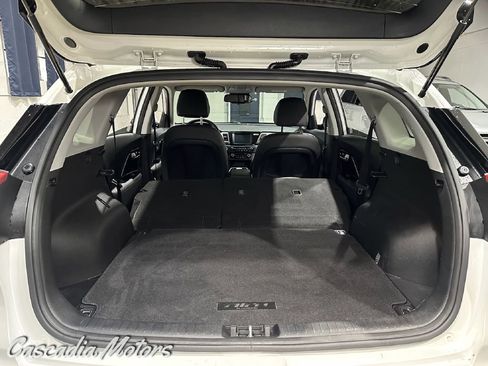 Used 2019 Kia Niro EX w/ Cold Weather Package 2.0 FWD image 13