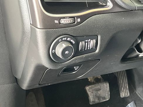 Used 2021 Jeep Cherokee Trailhawk image 41