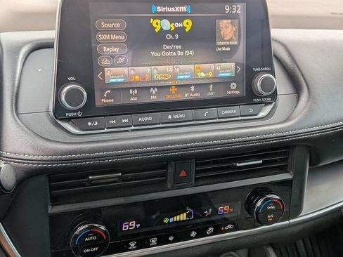 Used 2023 Nissan Rogue SV FWD image 23