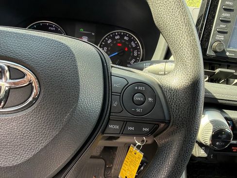 Used 2022 Toyota RAV4 LE AWD/4WD image 12