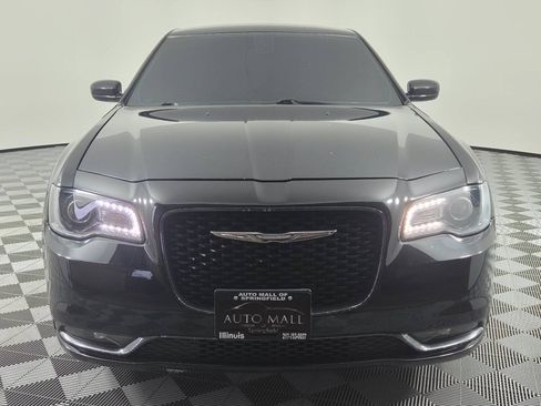 Used 2019 Chrysler 300 S RWD image 2