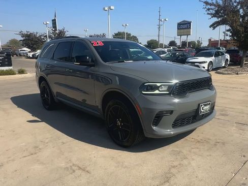 Used 2023 Dodge Durango GT image 2