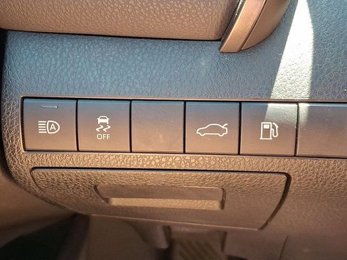 Used 2018 Toyota Camry SE w/ Convenience Package FWD image 25