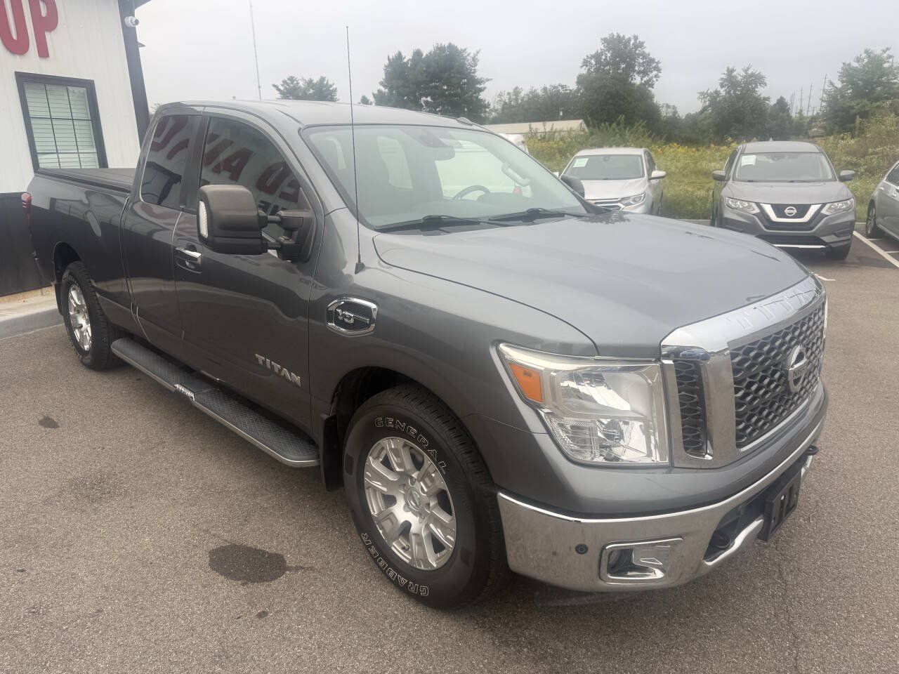 Used 2017 Nissan Titan SV RWD image 6