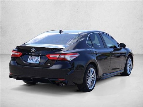 Used 2019 Toyota Camry SE FWD image 5